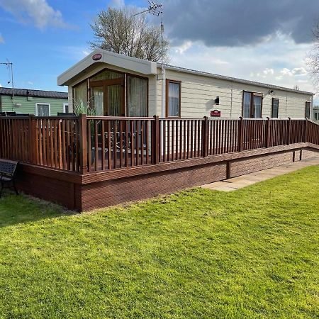 Beautiful 2 Bedroom Helmsley Lodge Northampton Bagian luar foto