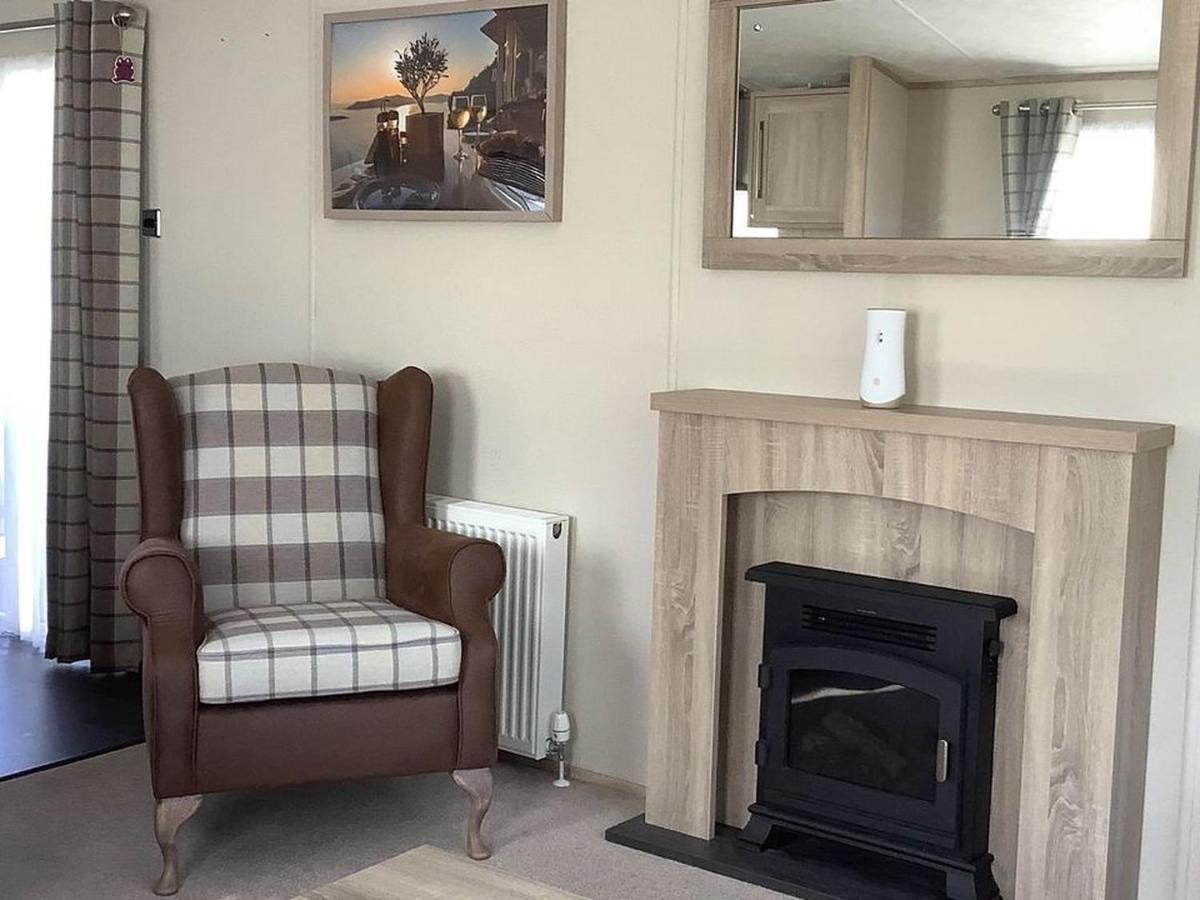 Beautiful 2 Bedroom Helmsley Lodge Northampton Bagian luar foto