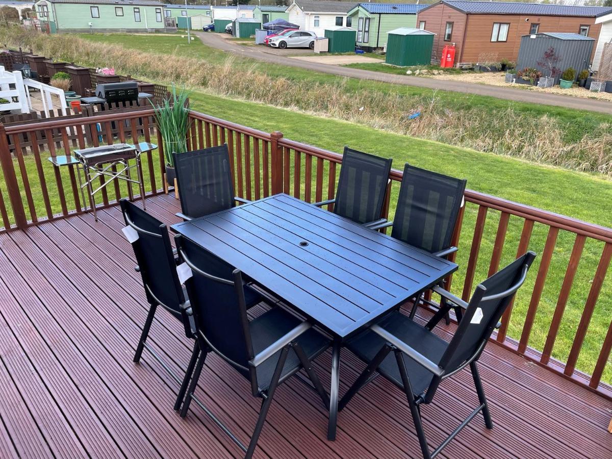 Beautiful 2 Bedroom Helmsley Lodge Northampton Bagian luar foto
