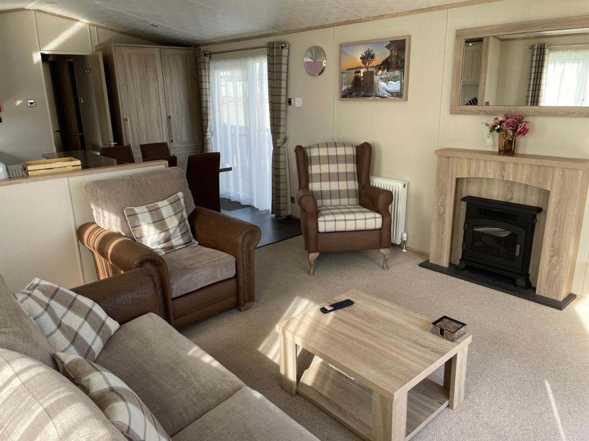 Beautiful 2 Bedroom Helmsley Lodge Northampton Bagian luar foto