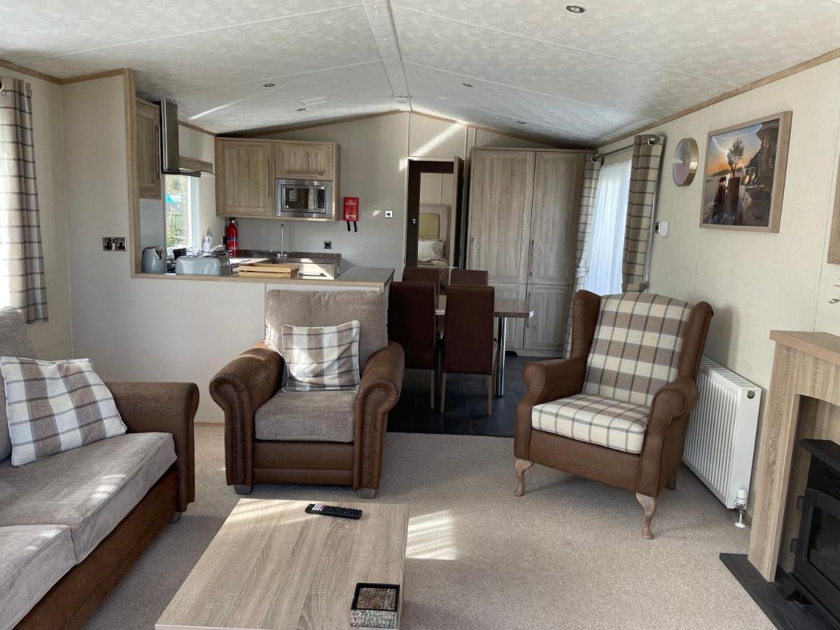 Beautiful 2 Bedroom Helmsley Lodge Northampton Bagian luar foto