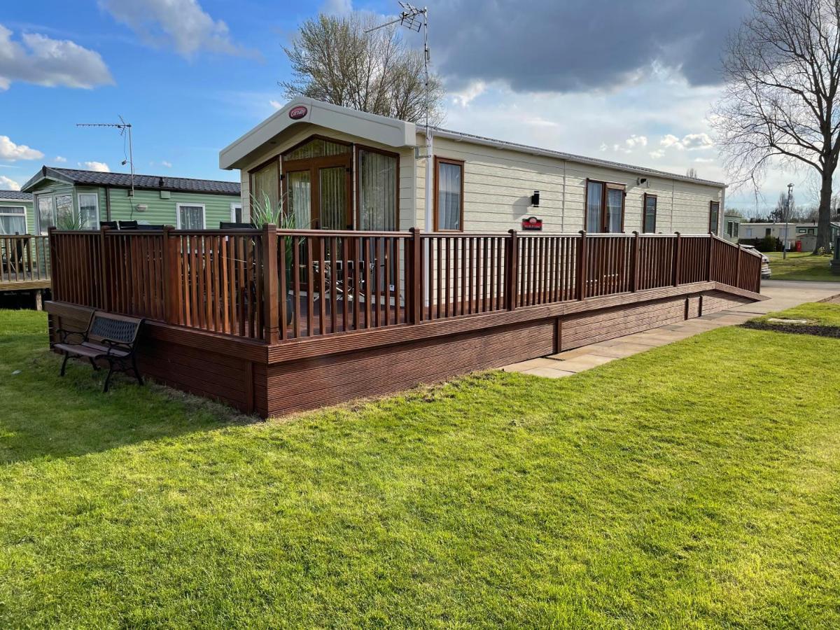 Beautiful 2 Bedroom Helmsley Lodge Northampton Bagian luar foto
