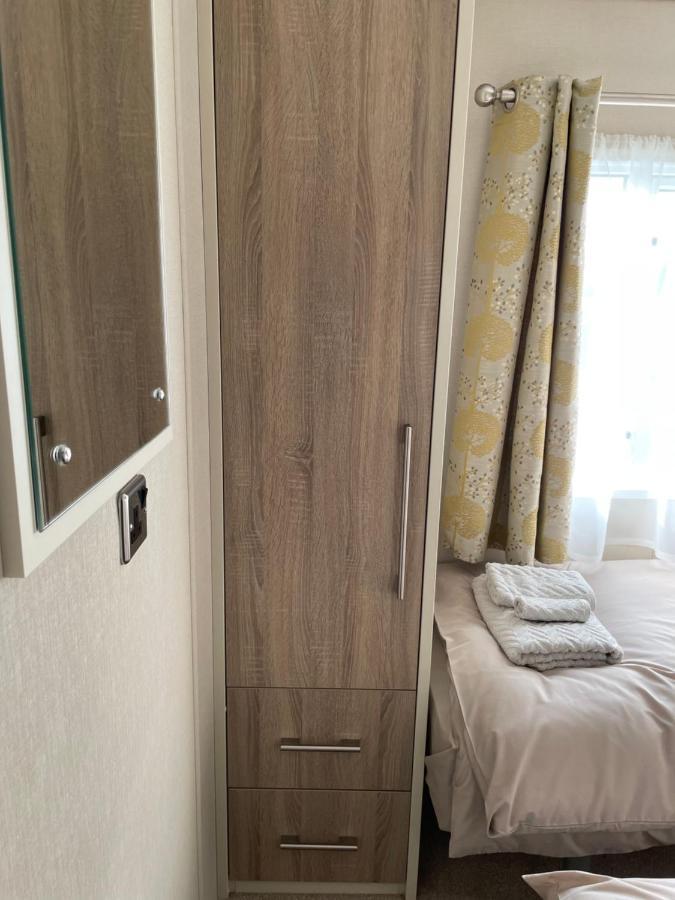 Beautiful 2 Bedroom Helmsley Lodge Northampton Bagian luar foto