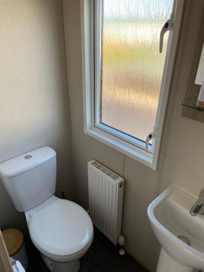 Beautiful 2 Bedroom Helmsley Lodge Northampton Bagian luar foto