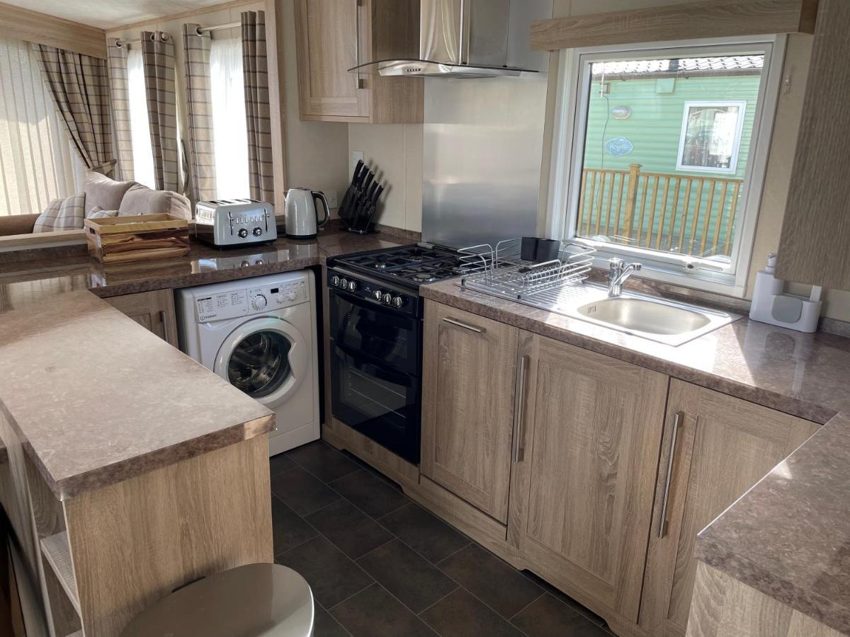 Beautiful 2 Bedroom Helmsley Lodge Northampton Bagian luar foto