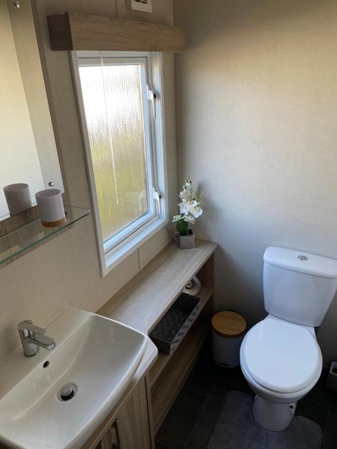 Beautiful 2 Bedroom Helmsley Lodge Northampton Bagian luar foto